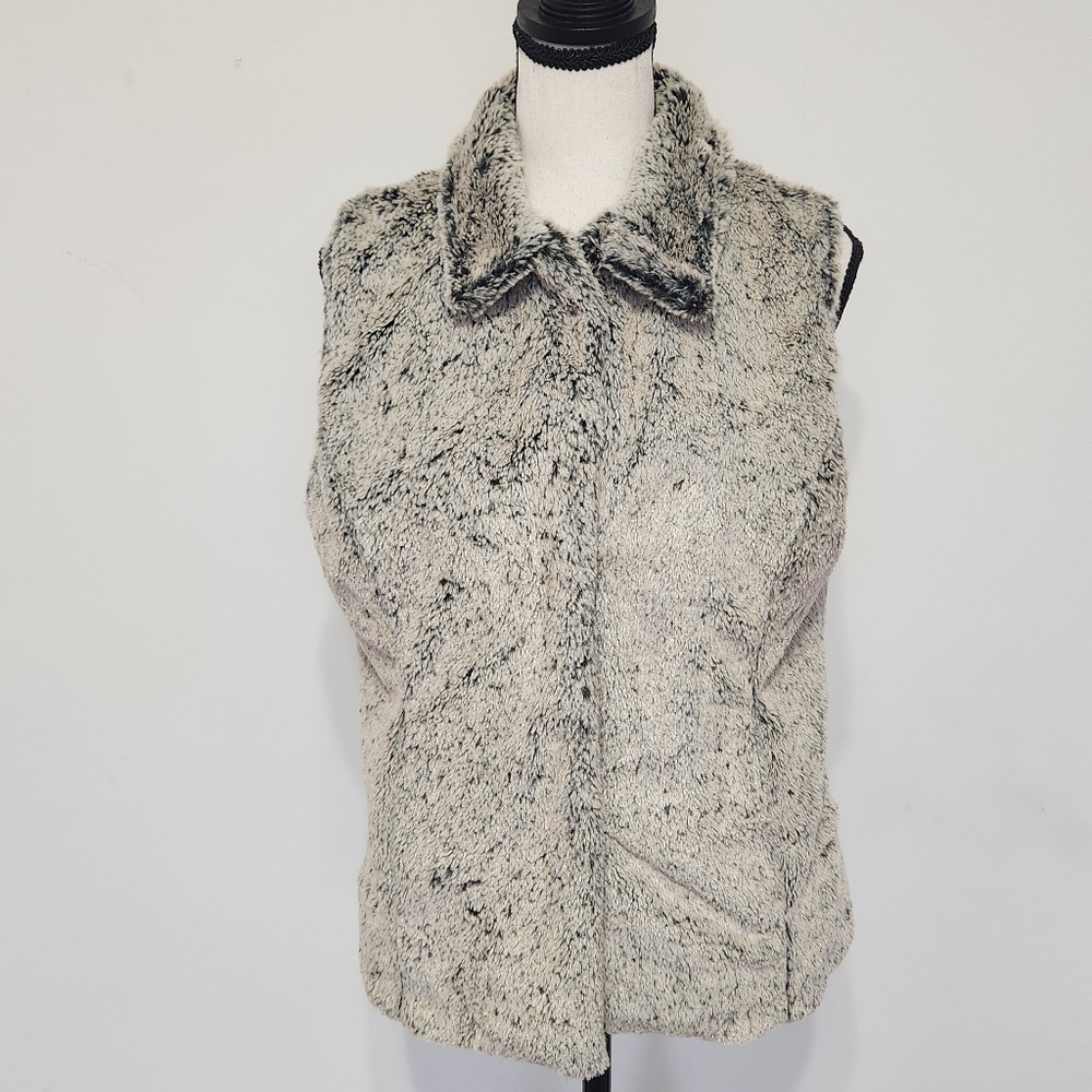 Rebecca Elliot Faux Fur Vest  Mobwife Elegant Classy Grey Edgy Soft Pockets S